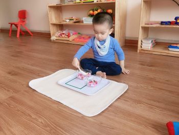 Đến Happy kids plus các con được làm quen với Montessori